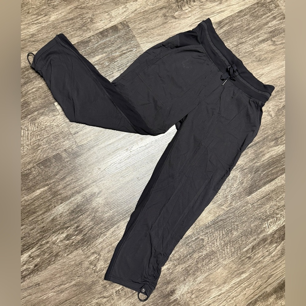LULULEMON 6 Dance Studio CROP Joggers